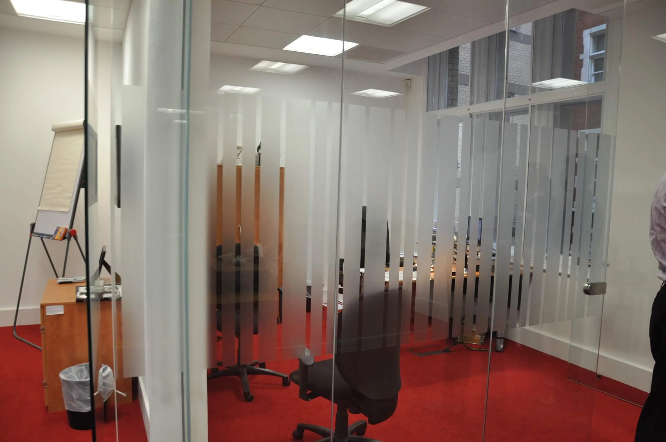 Executive space with desk black chairs and designer glass manifestation