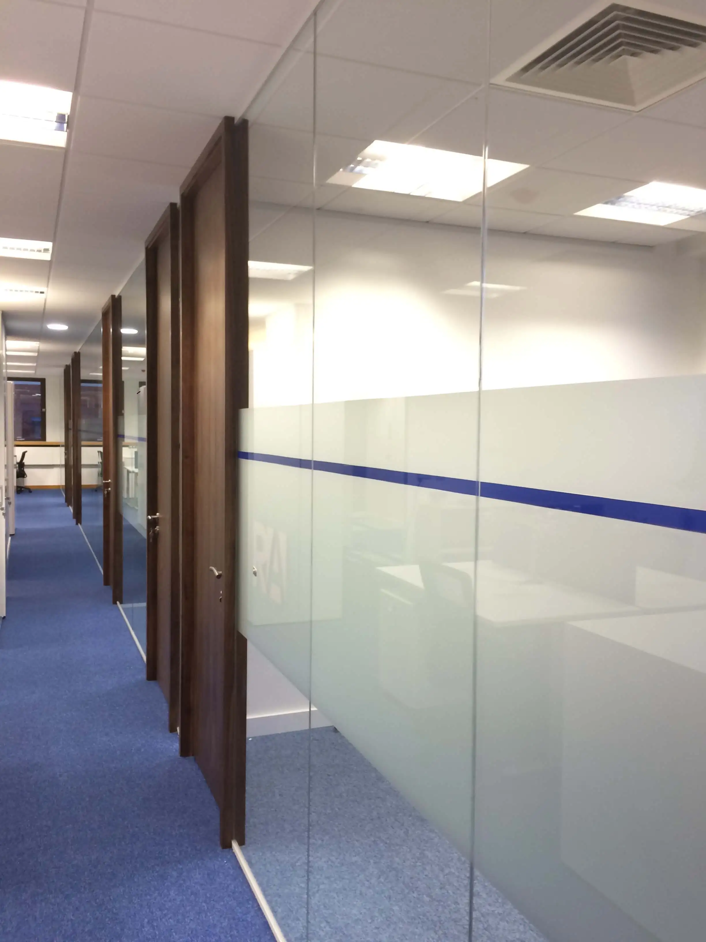 Glass partitions with solid manifestation and solid wood