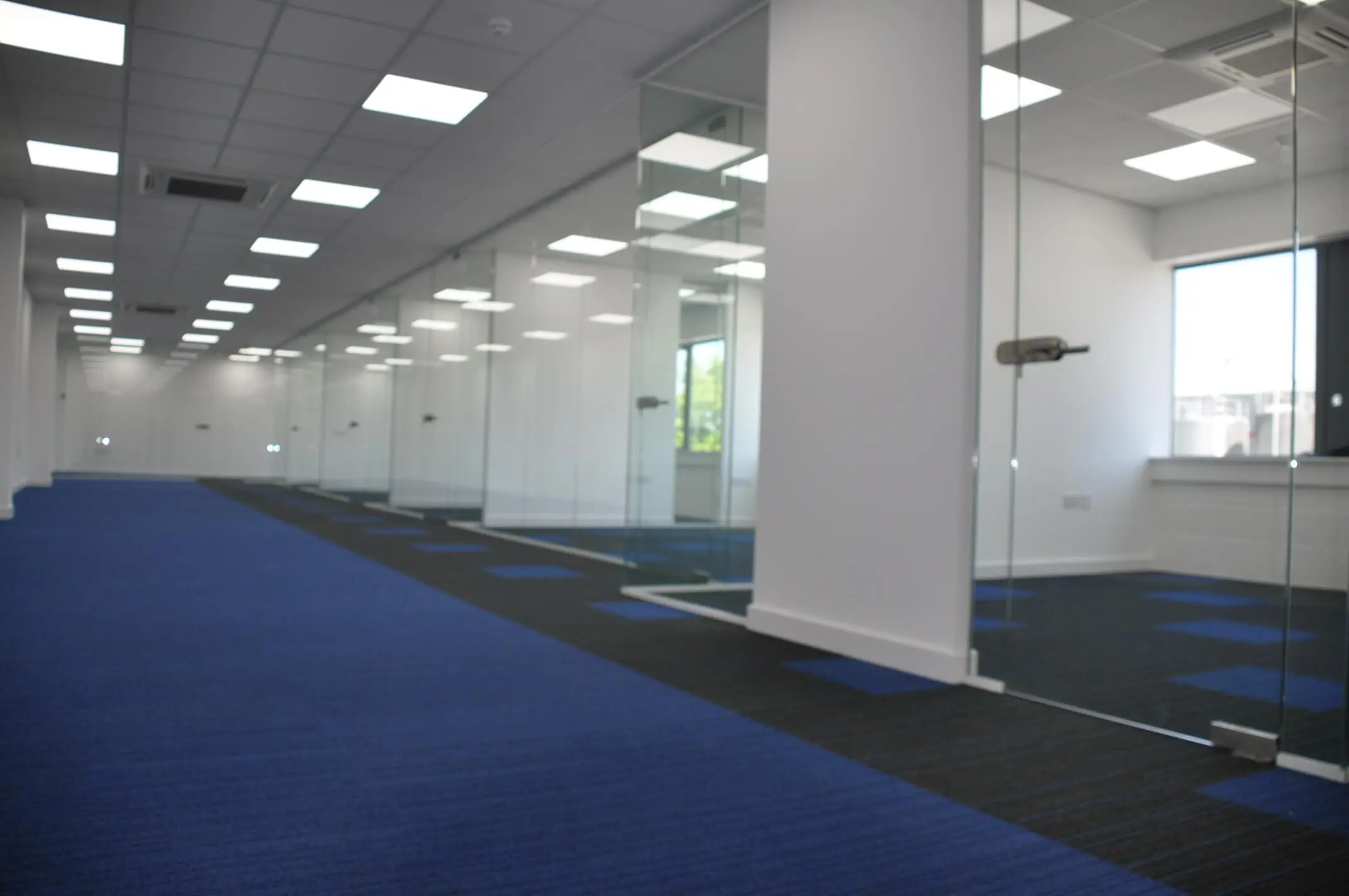 Large size office with single glazed glass partitions
