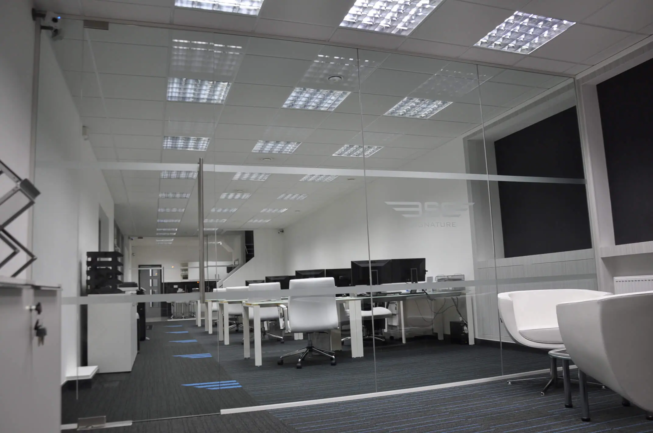 Single glazed frameless glass parttions in office space to separate space