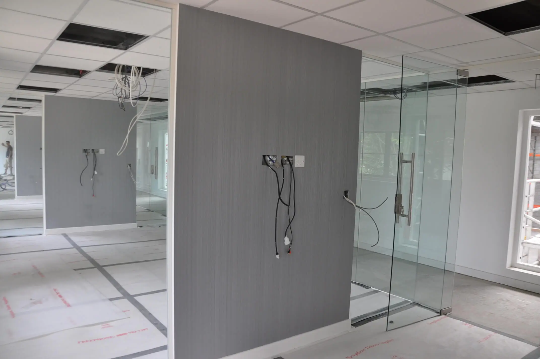 Work under construction for glass partitioning