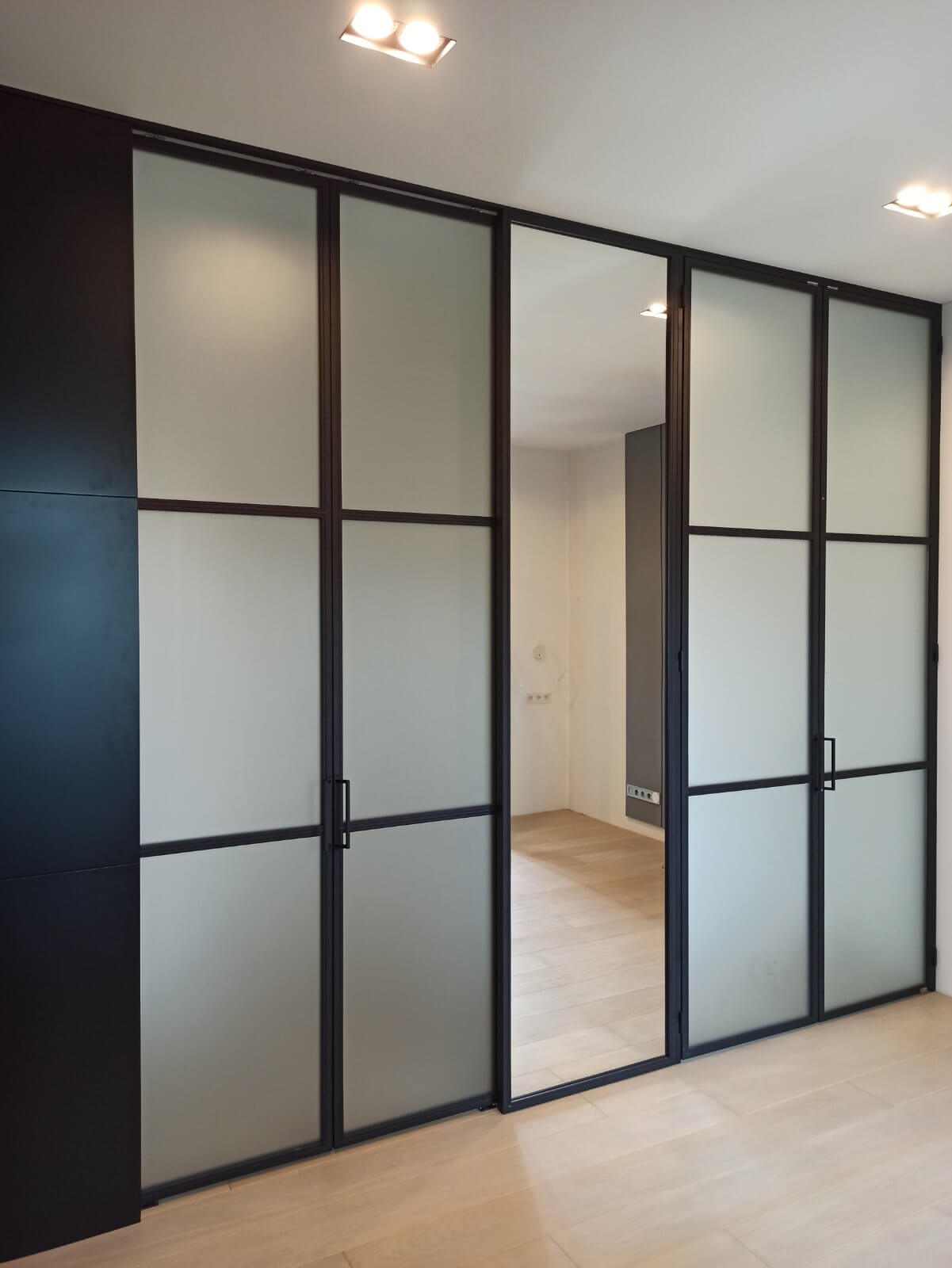 Double Hinged 12