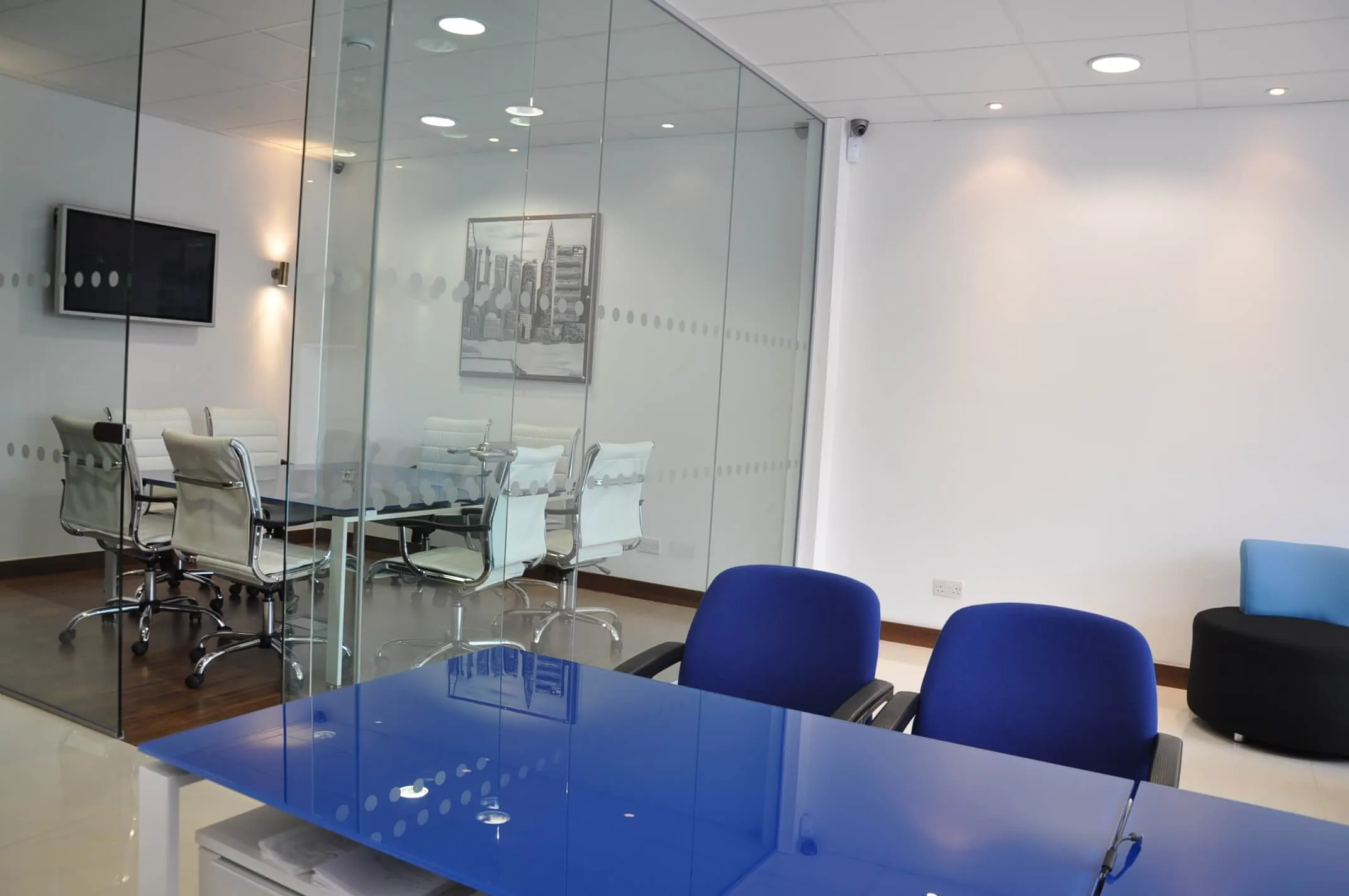 Office space with switchable glass partitions