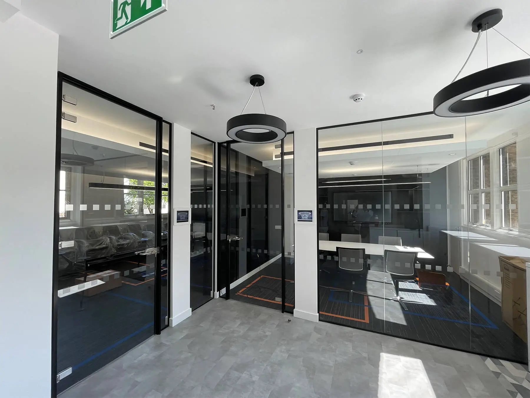 Office waiting andmeeting spaces with single glazed partiton with framed doors