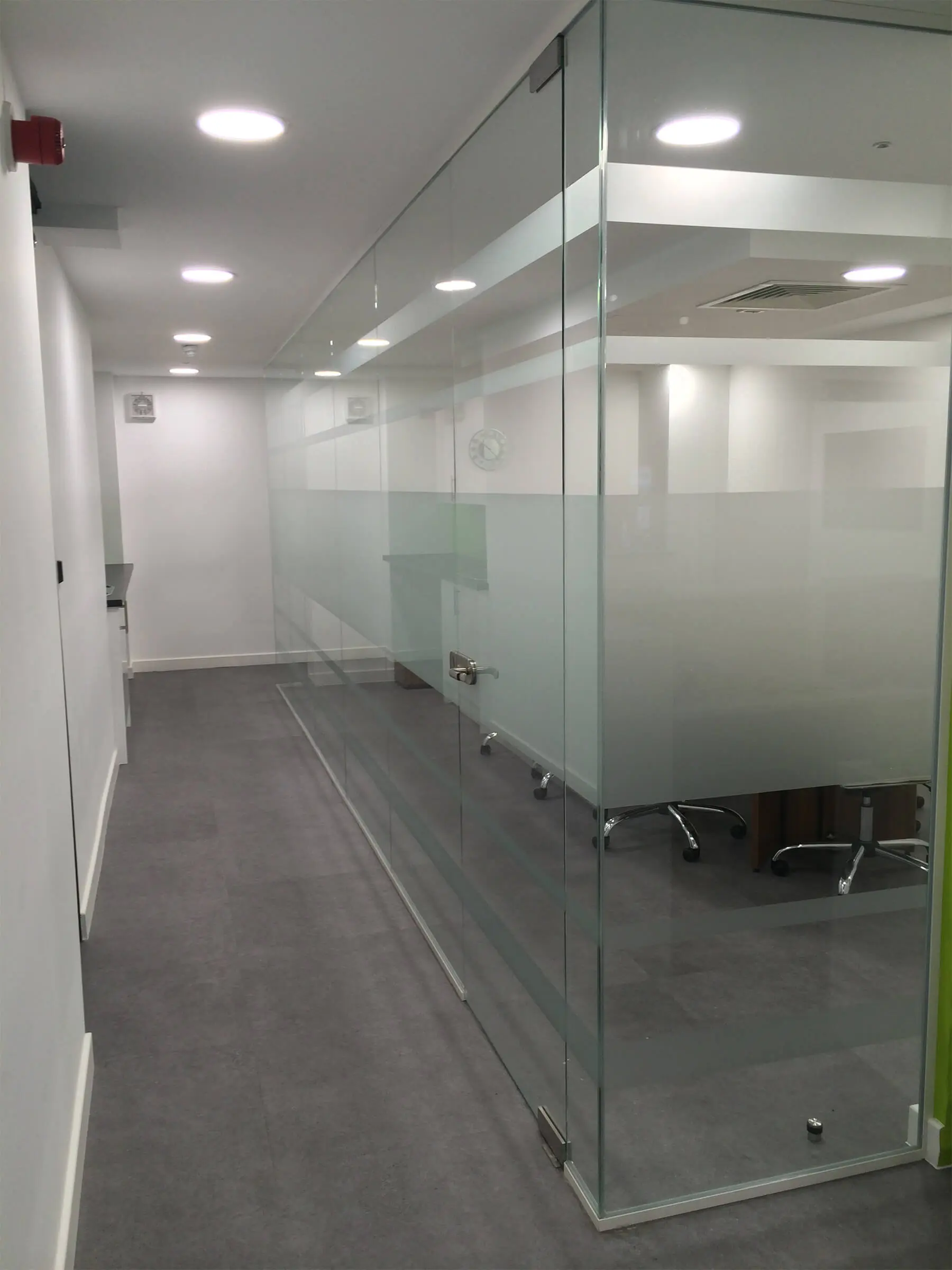 Private space with single glazed frameless glass doors