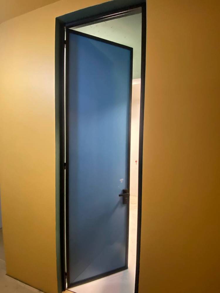Single Hinged 1